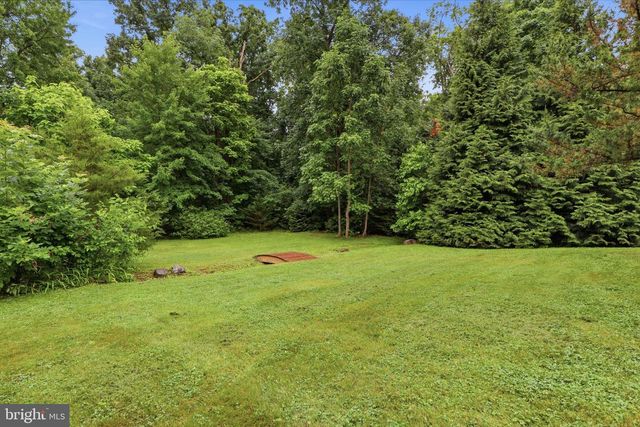 22 BURNSIDE DR, East Berlin, PA 17316