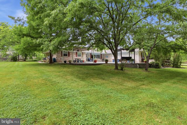 22 BURNSIDE DR, East Berlin, PA 17316