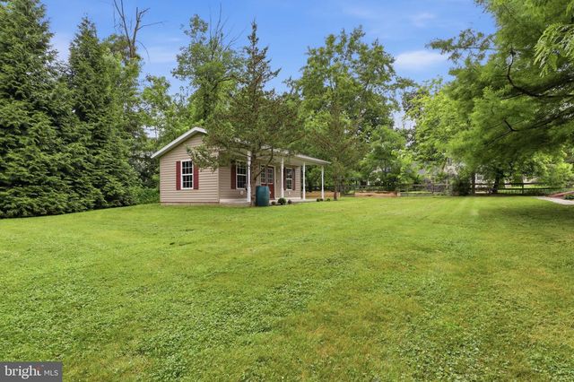 22 BURNSIDE DR, East Berlin, PA 17316