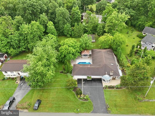 22 BURNSIDE DR, East Berlin, PA 17316