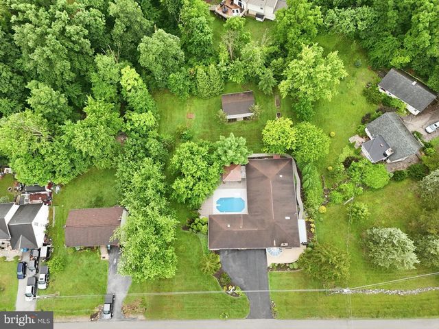22 BURNSIDE DR, East Berlin, PA 17316
