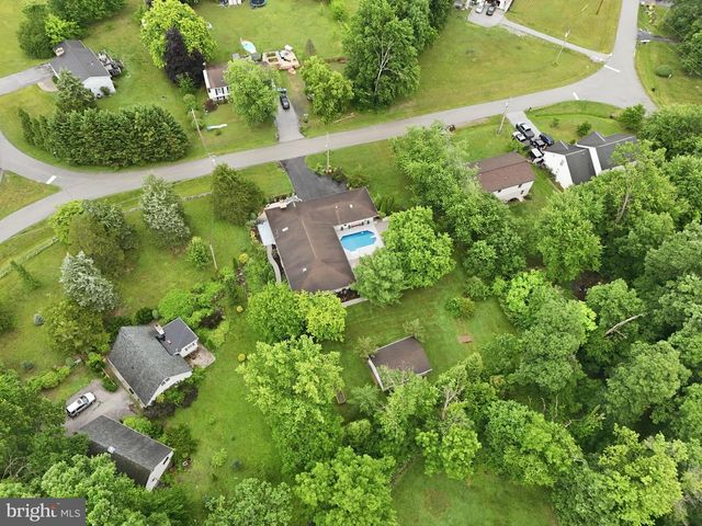 22 BURNSIDE DR, East Berlin, PA 17316