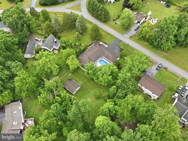 22 BURNSIDE DR, East Berlin, PA 17316