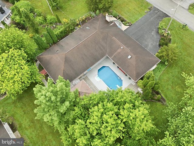 22 BURNSIDE DR, East Berlin, PA 17316