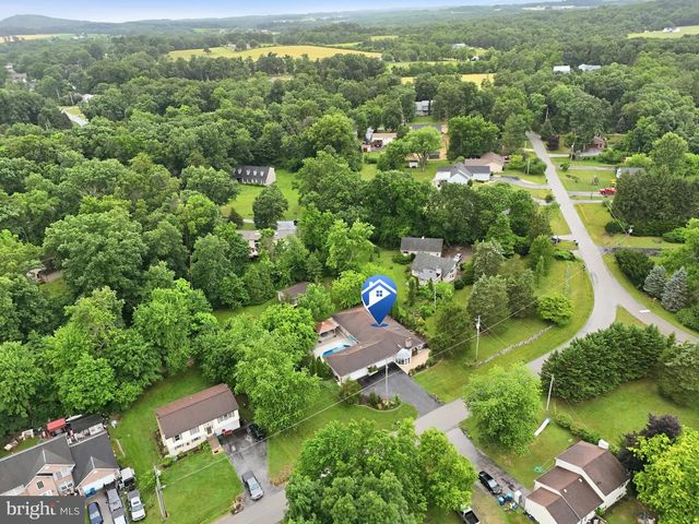 22 BURNSIDE DR, East Berlin, PA 17316