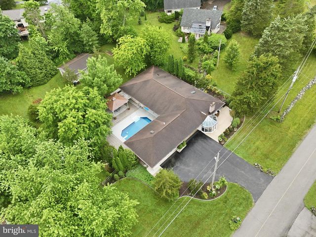 22 BURNSIDE DR, East Berlin, PA 17316