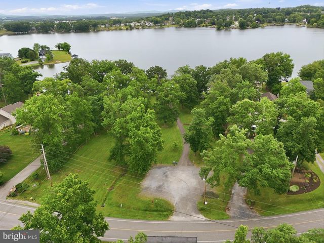 22 BURNSIDE DR, East Berlin, PA 17316
