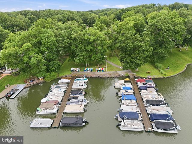 22 BURNSIDE DR, East Berlin, PA 17316