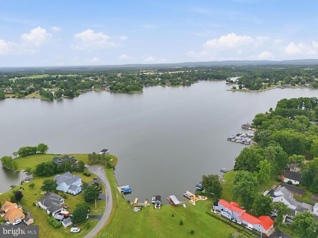 22 BURNSIDE DR, East Berlin, PA 17316
