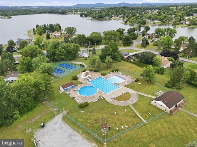 22 BURNSIDE DR, East Berlin, PA 17316
