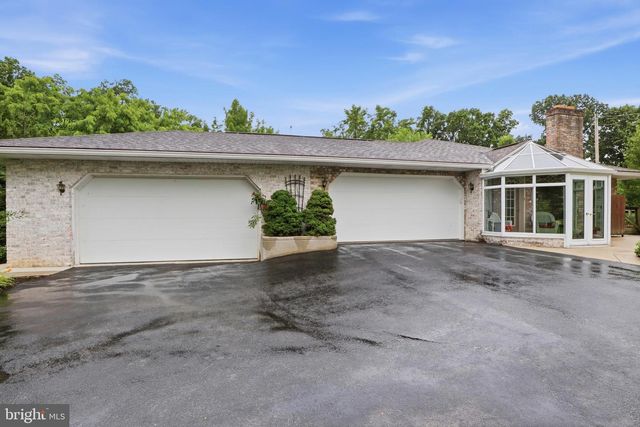 22 BURNSIDE DR, East Berlin, PA 17316