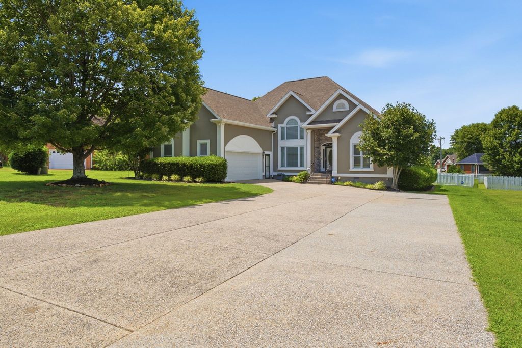 104 Clearview Ct, Springfield, TN 37172