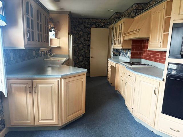 423 E Hazelcroft Ave, New Castle, PA 16105