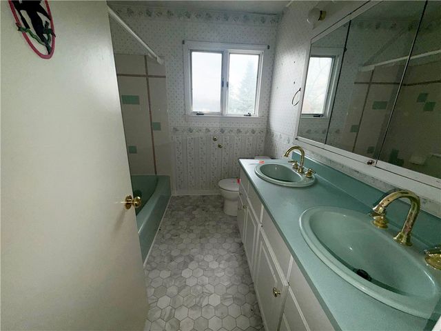 423 E Hazelcroft Ave, New Castle, PA 16105