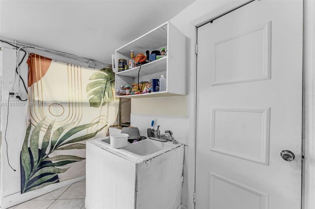 445 NW 8th St, Homestead, FL 33030