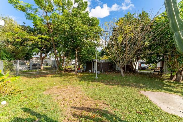 445 NW 8th St, Homestead, FL 33030