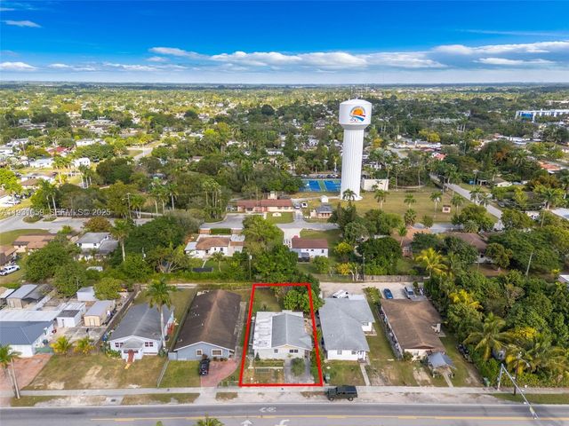 445 NW 8th St, Homestead, FL 33030