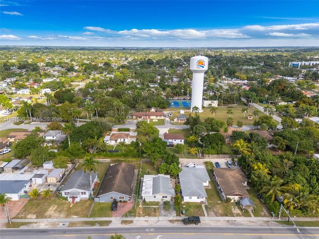 445 NW 8th St, Homestead, FL 33030