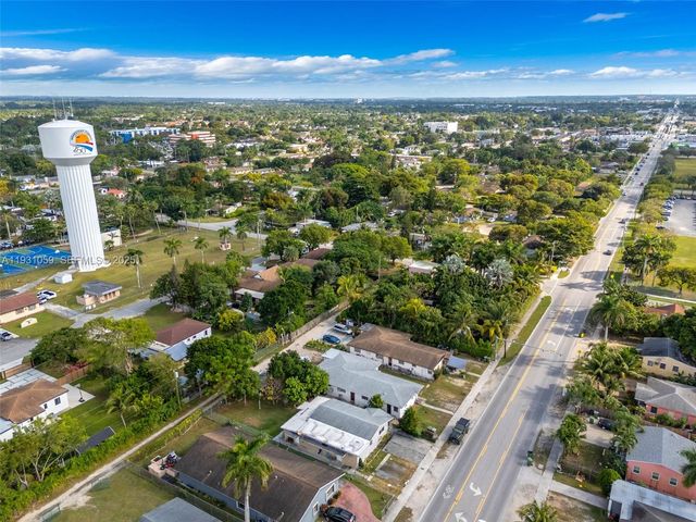 445 NW 8th St, Homestead, FL 33030
