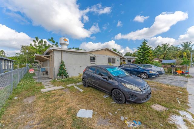 445 NW 8th St, Homestead, FL 33030