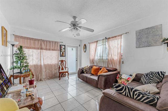 445 NW 8th St, Homestead, FL 33030