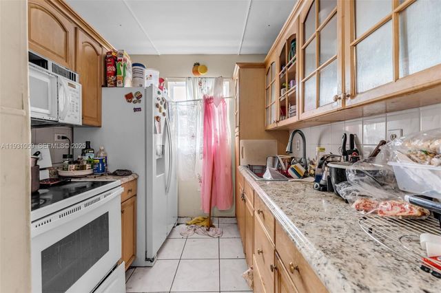 445 NW 8th St, Homestead, FL 33030