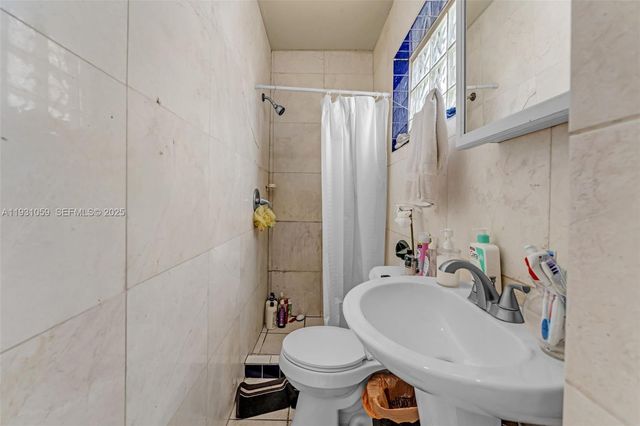 445 NW 8th St, Homestead, FL 33030