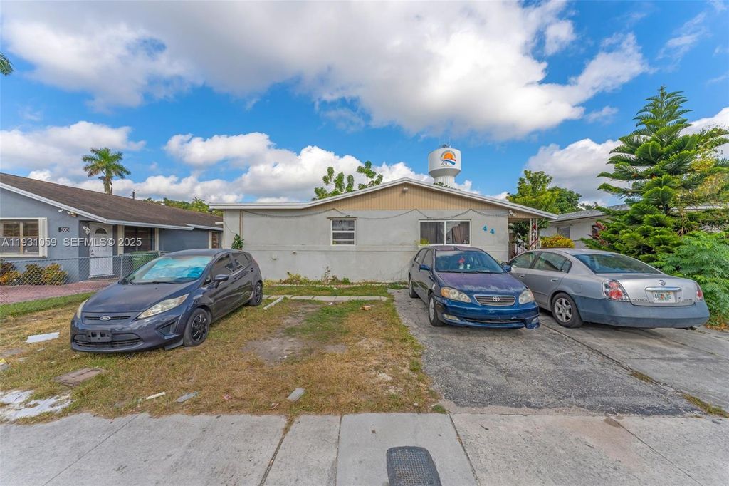 445 NW 8th St, Homestead, FL 33030