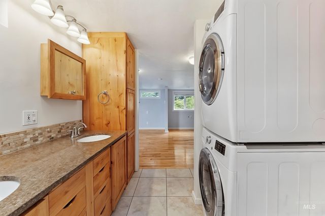 7141 W Hill Rd, Boise, ID 83714