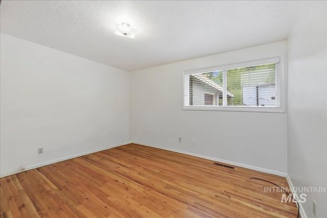 7141 W Hill Rd, Boise, ID 83714
