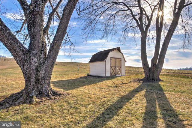 6428 YORK RD, Spring Grove, PA 17362
