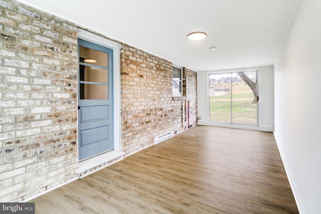 6428 YORK RD, Spring Grove, PA 17362
