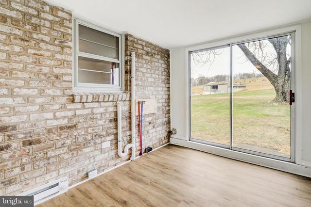 6428 YORK RD, Spring Grove, PA 17362