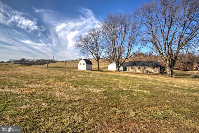 6428 YORK RD, Spring Grove, PA 17362