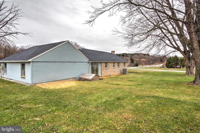 6428 YORK RD, Spring Grove, PA 17362