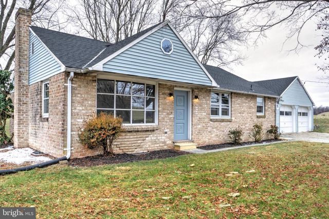 6428 YORK RD, Spring Grove, PA 17362
