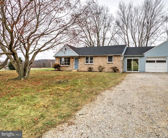 6428 YORK RD, Spring Grove, PA 17362