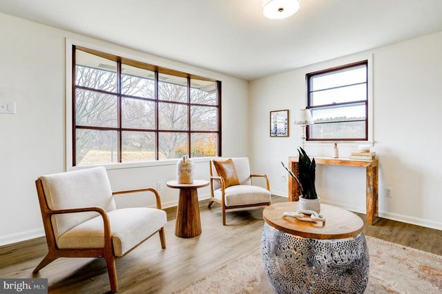 6428 YORK RD, Spring Grove, PA 17362