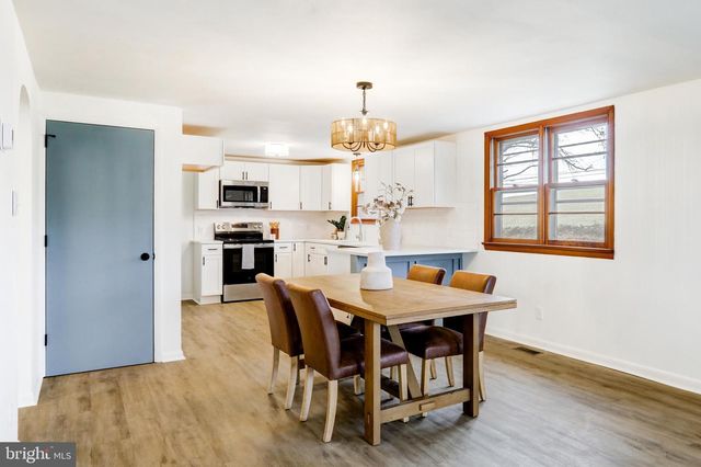 6428 YORK RD, Spring Grove, PA 17362