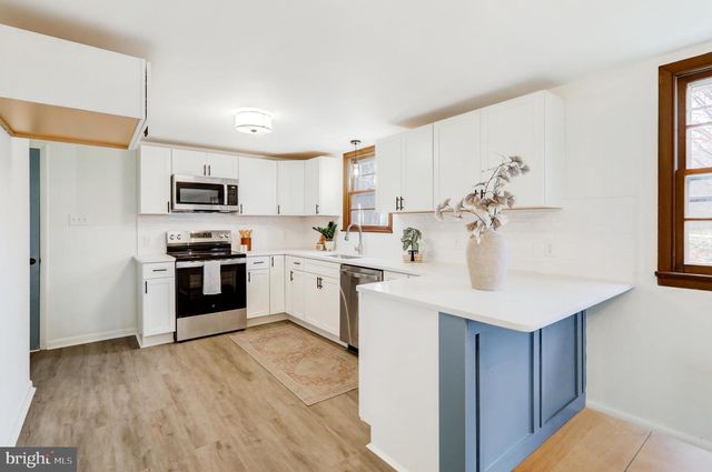 6428 YORK RD, Spring Grove, PA 17362