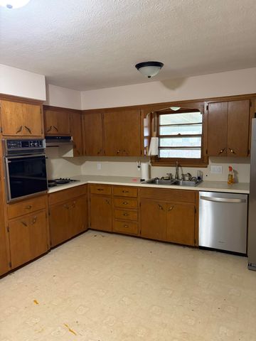 4003 W Hialeah Street, Springfield, MO 65803