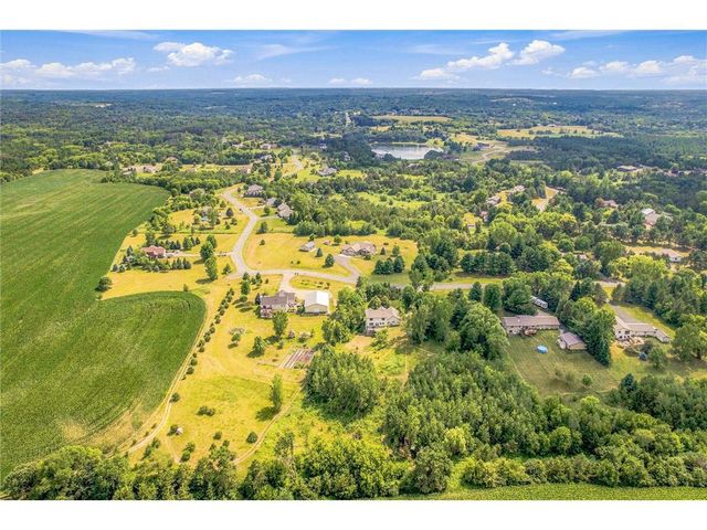 844 Moonbeam Road, Hudson, WI 54016