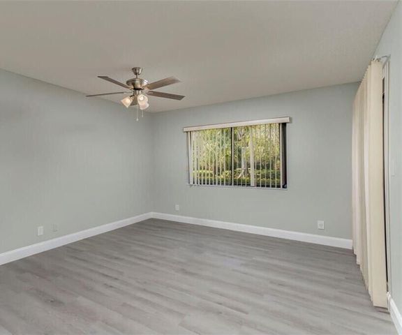 454 Lakeview Drive 1, Weston, FL 33326