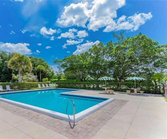 454 Lakeview Drive 1, Weston, FL 33326