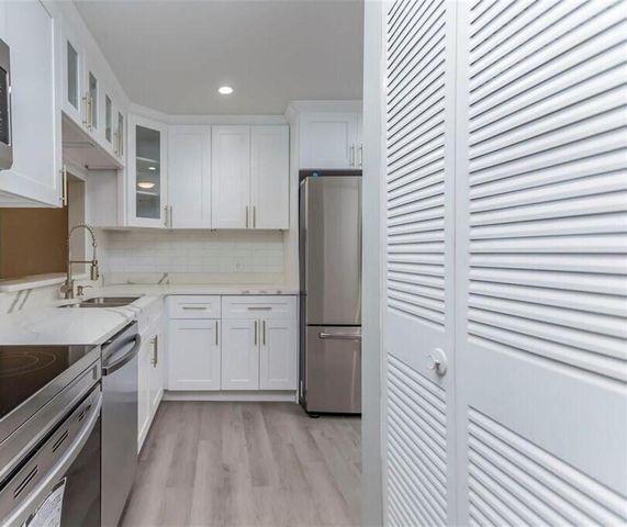 454 Lakeview Drive 1, Weston, FL 33326