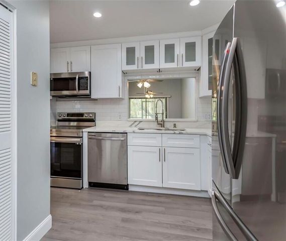 454 Lakeview Drive 1, Weston, FL 33326
