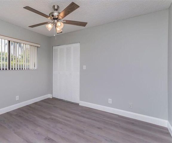454 Lakeview Drive 1, Weston, FL 33326