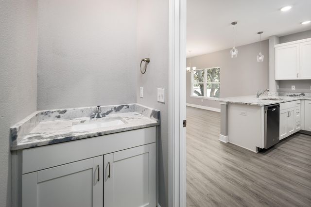 969 Skylark Road, Mary Esther, FL 32569