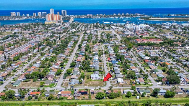 398 W 23rd Street, Riviera Beach, FL 33404