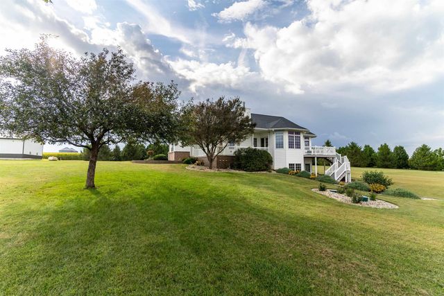 22805 120th Street, Parkersburg, IA 50665